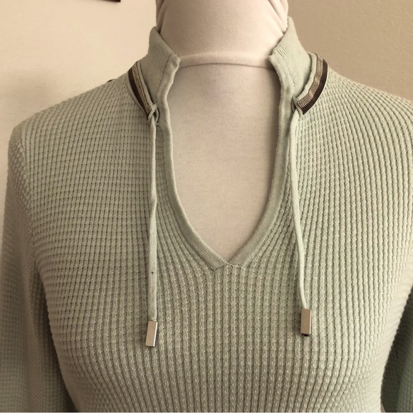 EUC Chico’s Zenergy thermal top - Picture 3 of 4